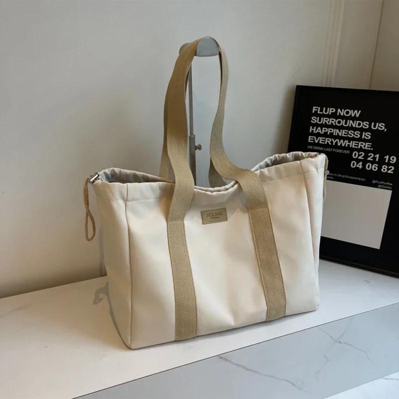 Large Capacity Nylon Bag Versatile Casual Shoulder Lock Bag Soft and Soft Pendular and Trendy Monochromatic High Quality