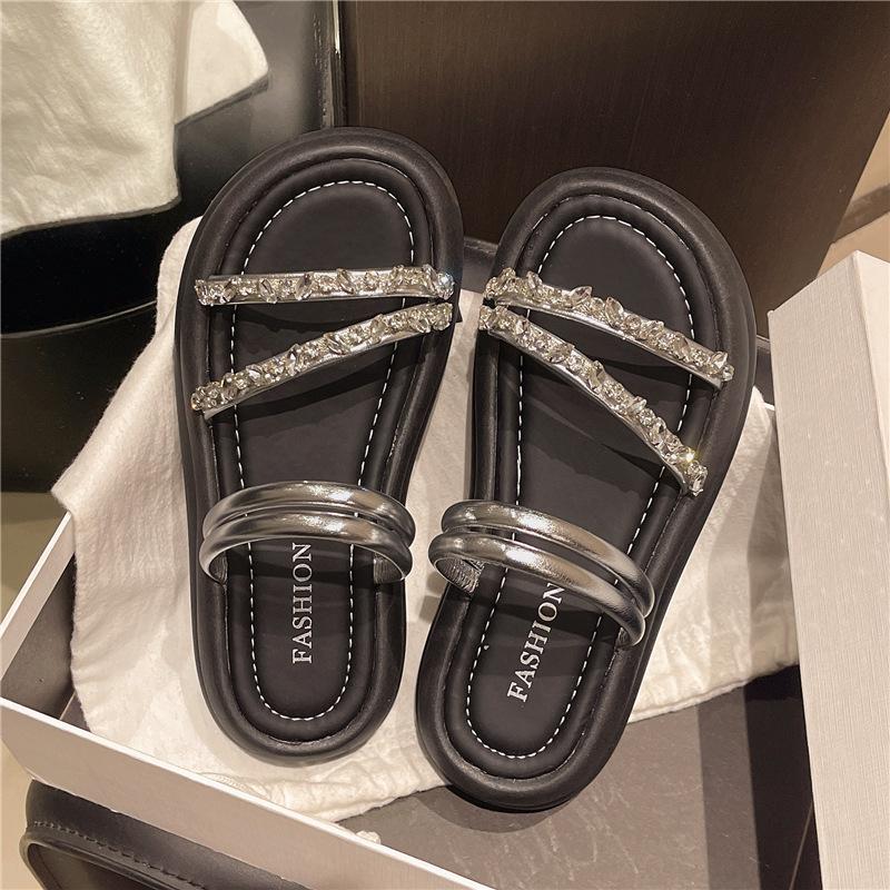 Thick-soled stepping on shit feels two wear cool slippers women's 2025 summer new thin-strapped rhinestone one-word drag Roman wind beach shoes