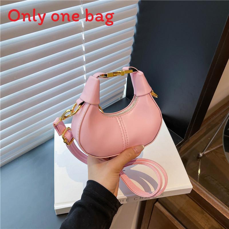 Street Style Pu Chain Moon Bag With Zipper Closure For Daily Use