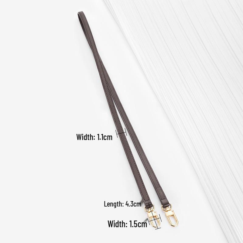 Versatile LV Monogram Mahjong Crossbody Bag with DuPont Paper Lining and Adjustable Strap