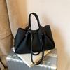 Simple Large Bag, Stylish Single-shoulder Bag, Large Capacity, Suitable for Office Commuters, Tote Bag