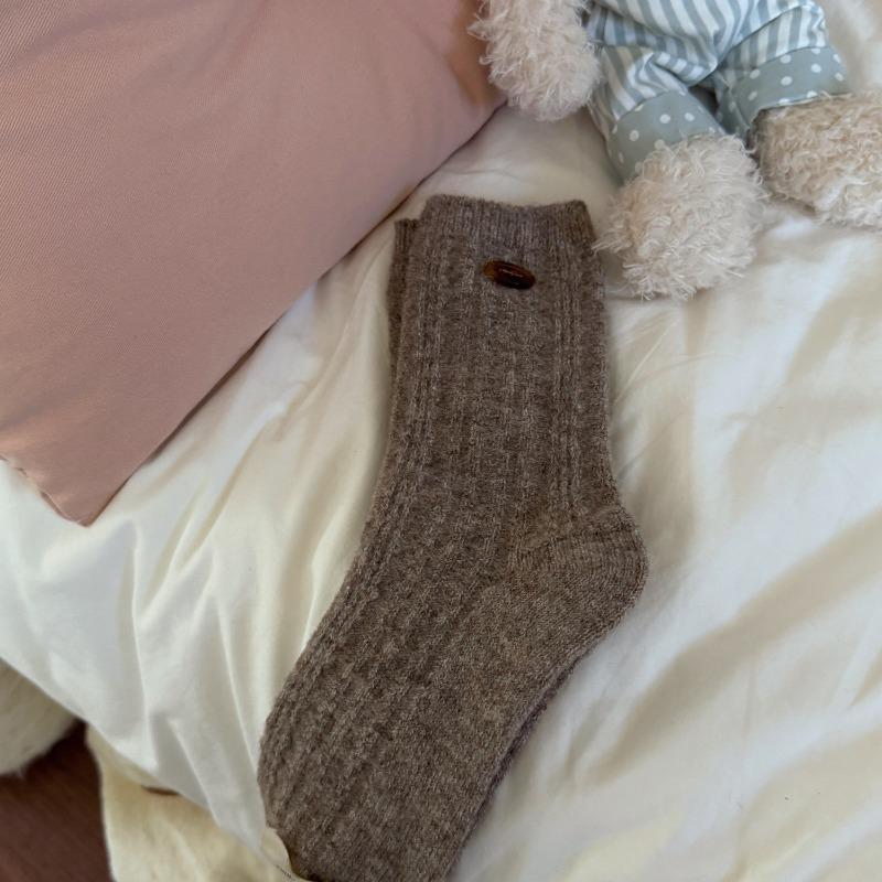 Ladies Autumn Winter Thickened Warm New Solid Color Versatile Soft Button Wool Tube Pile Socks