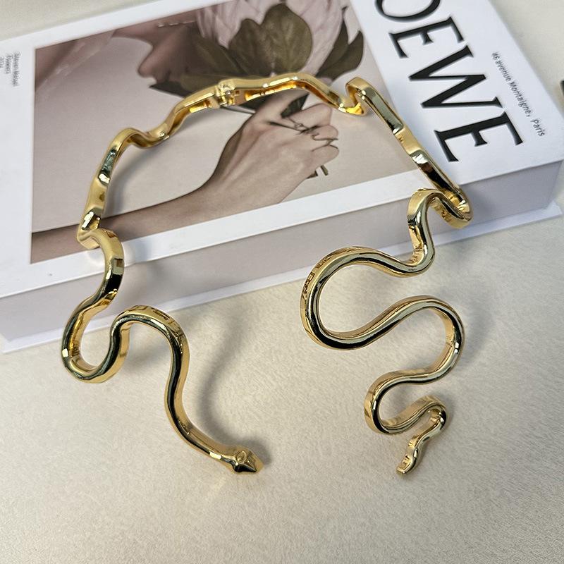 Tooxika Fashion Personality Irregular Twisted Snake Open Collar Unique Temperament Spring Necklace For Women