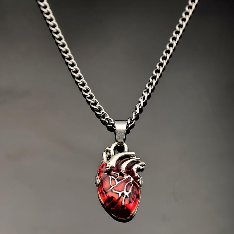 The Heart-shaped Pendant Is a Unique Gift Necklace for Valentine's Day Couples