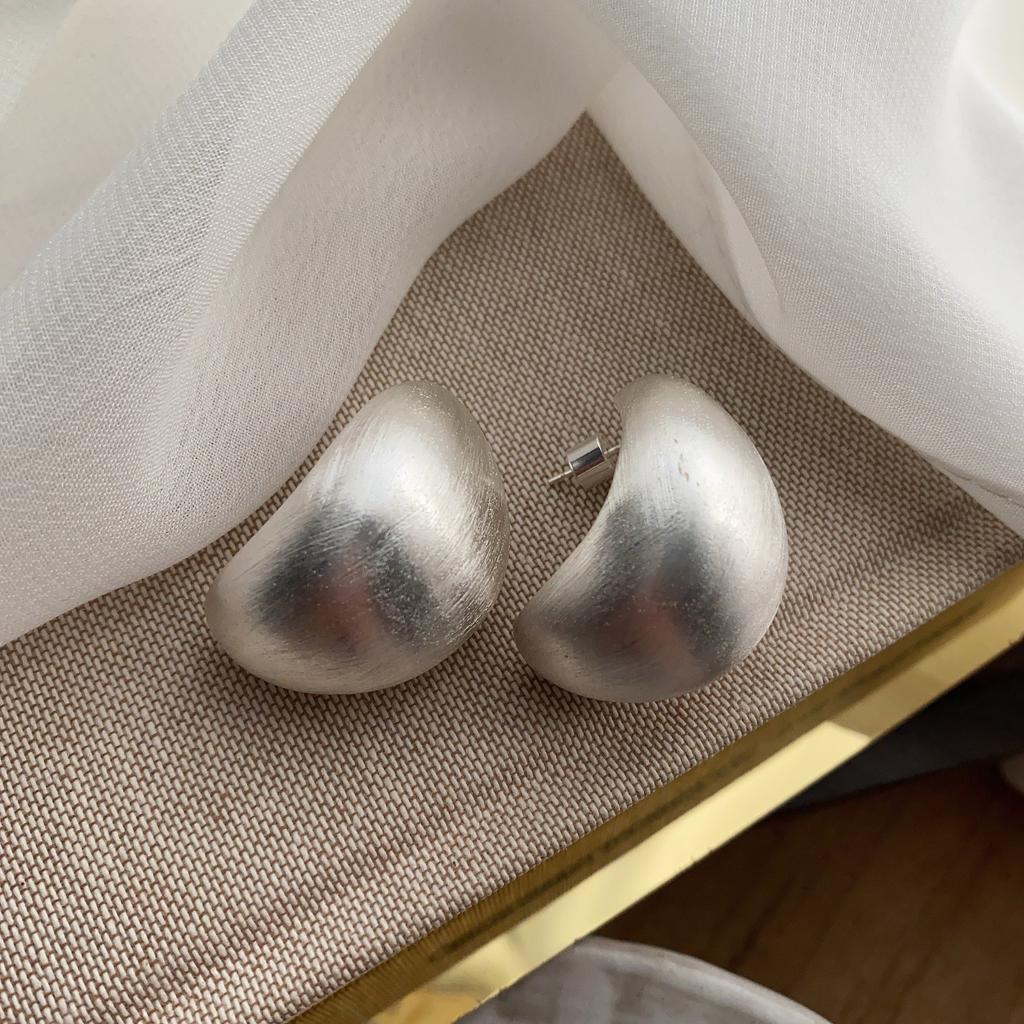 Exquisite niche metal brushed matte ball stud earrings for women's commuting senior temperament simple and versatile earrings