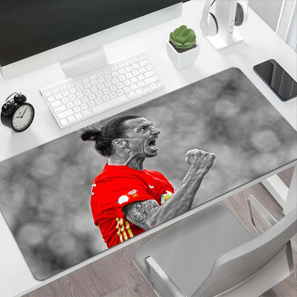 Soccer Player Action Large Mouse Pad Office Mouse Mats Desktop Mouse Pad Non-Slip Rubber Base Office and Gaming Desk Decoration