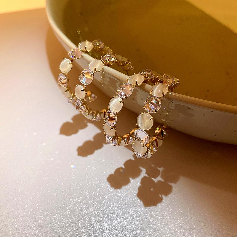 Gold-Plated Silver C-Shaped Ear Cuffs: Retro Geometric Design with Inlaid Diamonds for Women