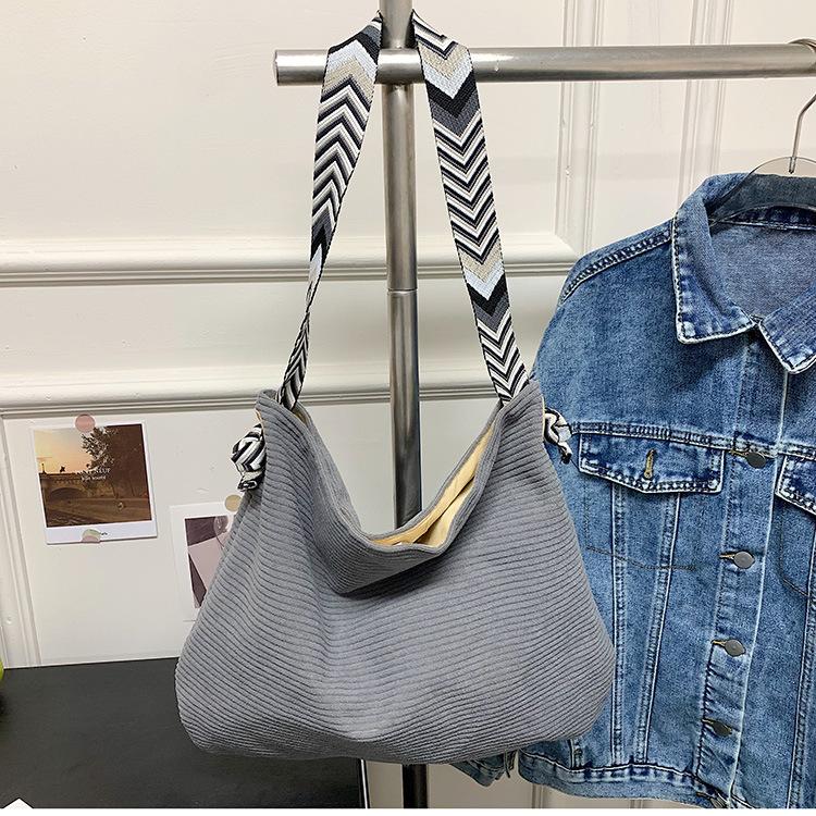 Large Capacity Cloth Women's Bag Autumn Women's Portable Tote Bag Trendy Urban Simple Commuter Shoulder Bag Simple and Versatile