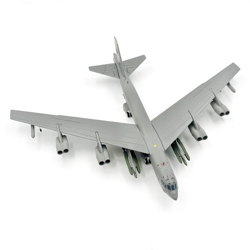 1/200 B-52 Stratofortress Long-Range Bomber Model Ornament