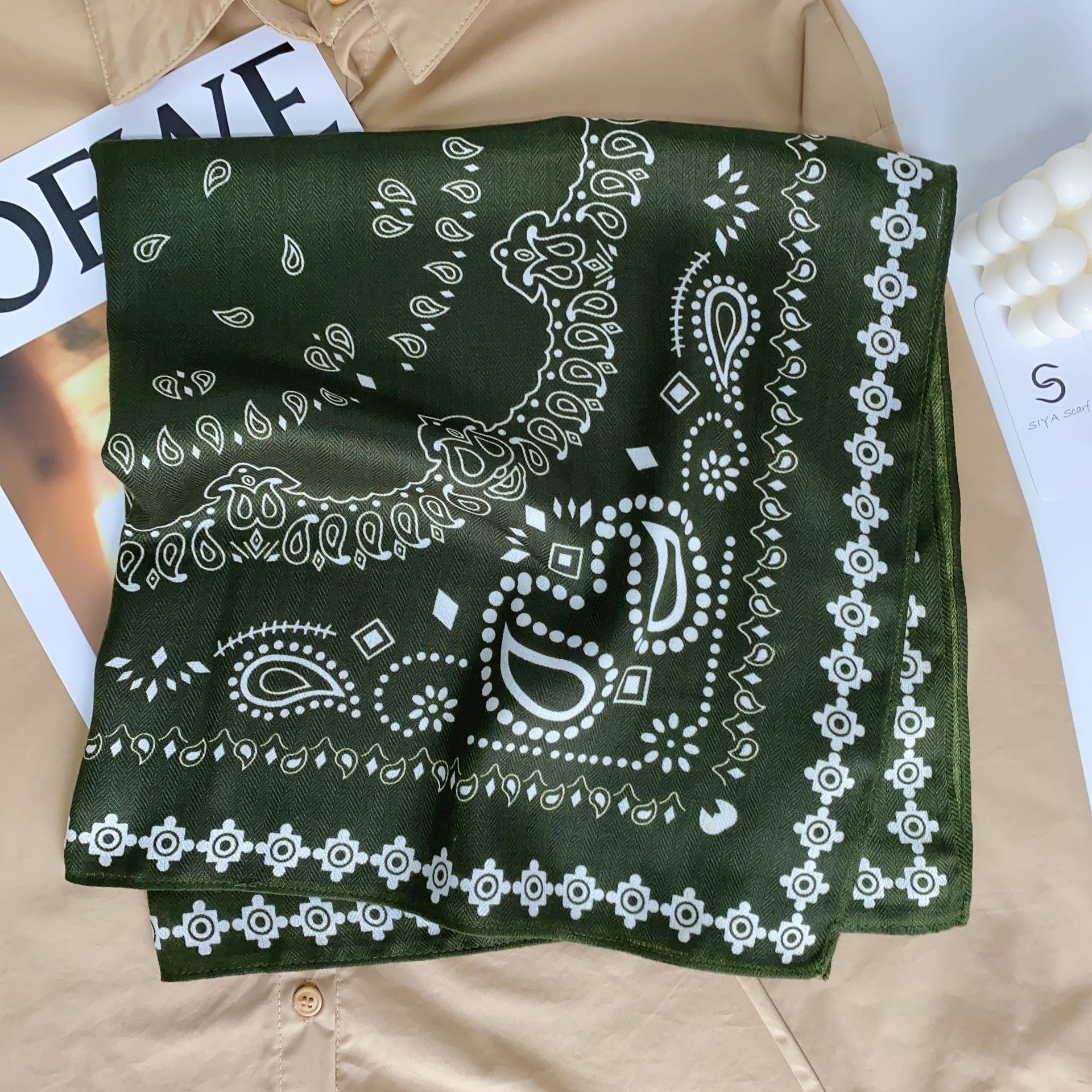 

2024 Новый модный универсальный шелковый шарф 68 см с принтом солнцезащитный декоративный маленький квадратный шарф бархатная текстура шарф 68*68cm