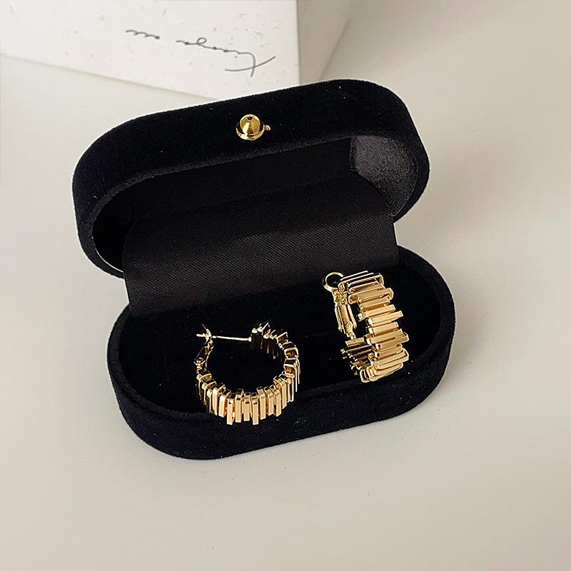 Niche Irregular Metal Line Stud Earrings Women'S Unique Personality Fashion Exquisite Temperament Versatile Earrings Earrings