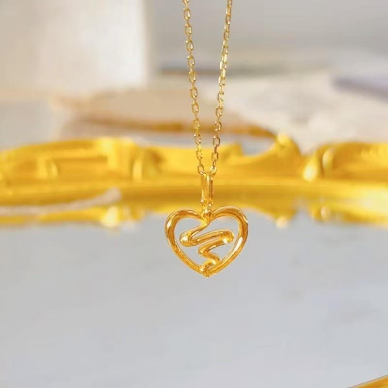 Love Soul Snake Necklace for Women Simple Niche Design Heart Shaped Necklace High-end Clavicle Chain Gift for Girlfriend