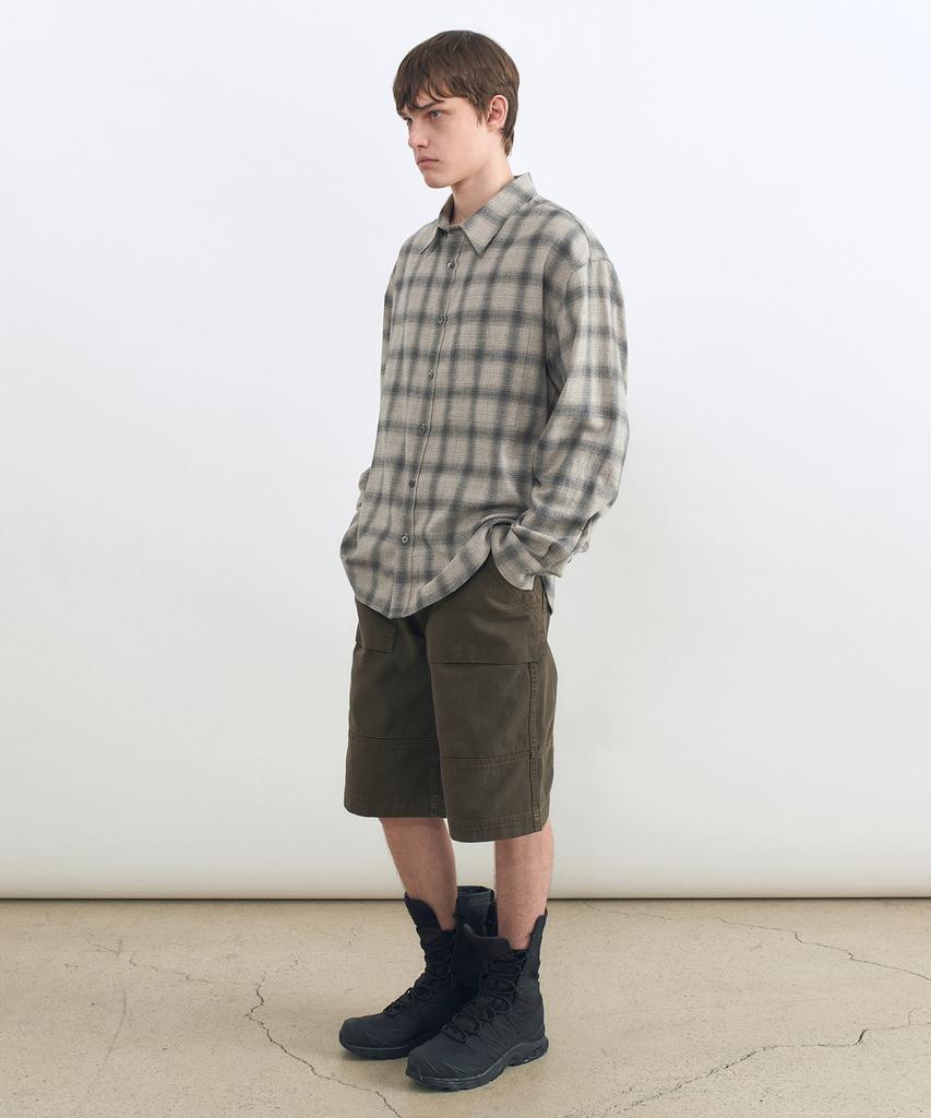 INSILENCE Garment-Dyed Bermuda Shorts Brown