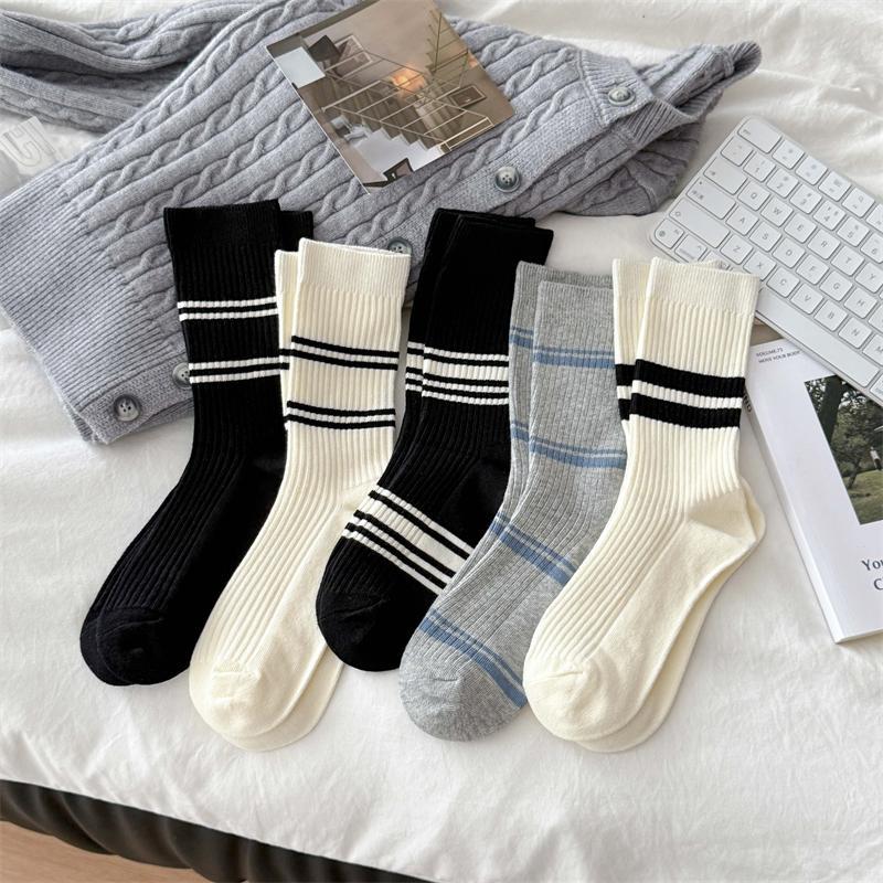 Damen Frühling und Herbst Freizeit Sortierte Gestreifte Farbe Baumwolle College Wind Schlauchfrotteesocken