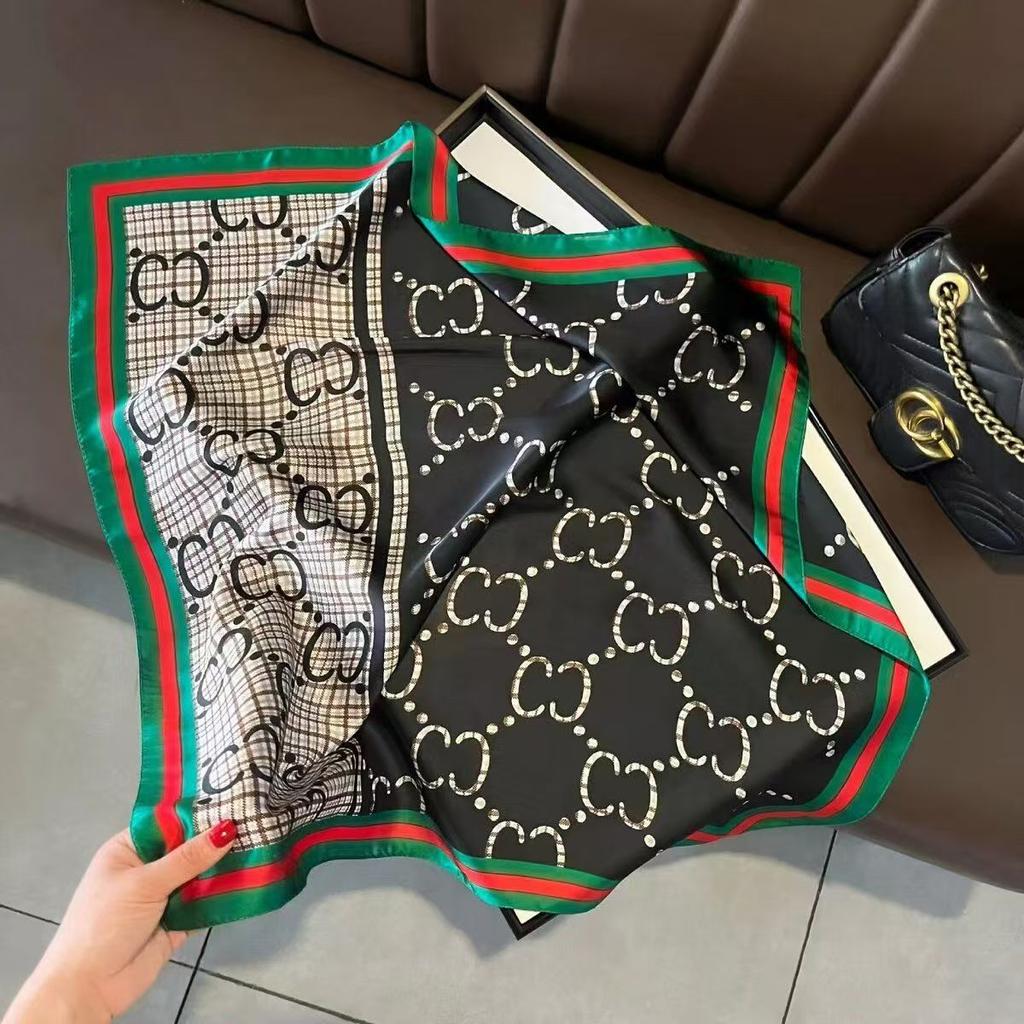 Luxury Silk Scarfs Square Scarf Korean Fashion Kerchief Popular Silk Scarves Bandanna Wraps Scarf Decoration Shawl 70*70Cm