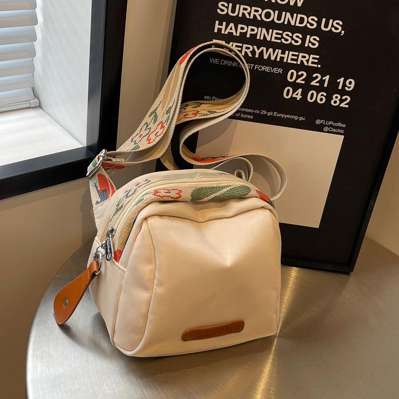 Bag Women's New Autumn and Winter Messenger Bag Women's Bag Canvas Bag Shoulder Breast Bag Shell Bag Small Bag