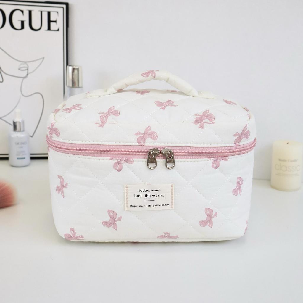 Women's Large Capacity Quilted Makeup Bag - Portable, Ultra-Light, Multi-Layer Storage with Niche Design
