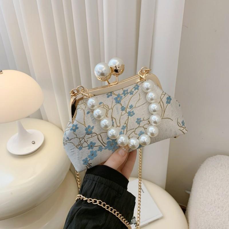 

New Chinese Style Embroidery Handbag 2026 Texture Western-style Chain Clip Bag Temperament Ladies cross-body