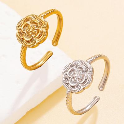 Eleganter mehrschichtiger Kamelienring: 3D-Blumendesign aus Edelstahl, Vakuumbeschichtet mit 18 Karat Gold