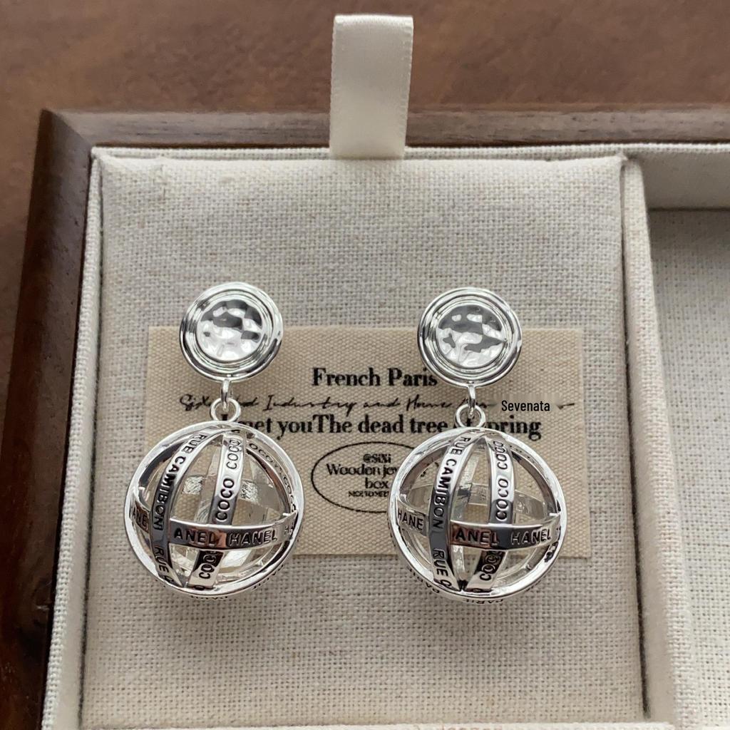 "Vintage Creamy Yellow Starfish Ear Clips: Elegant and Cute, Piercing-Free Sea Star Earrings"