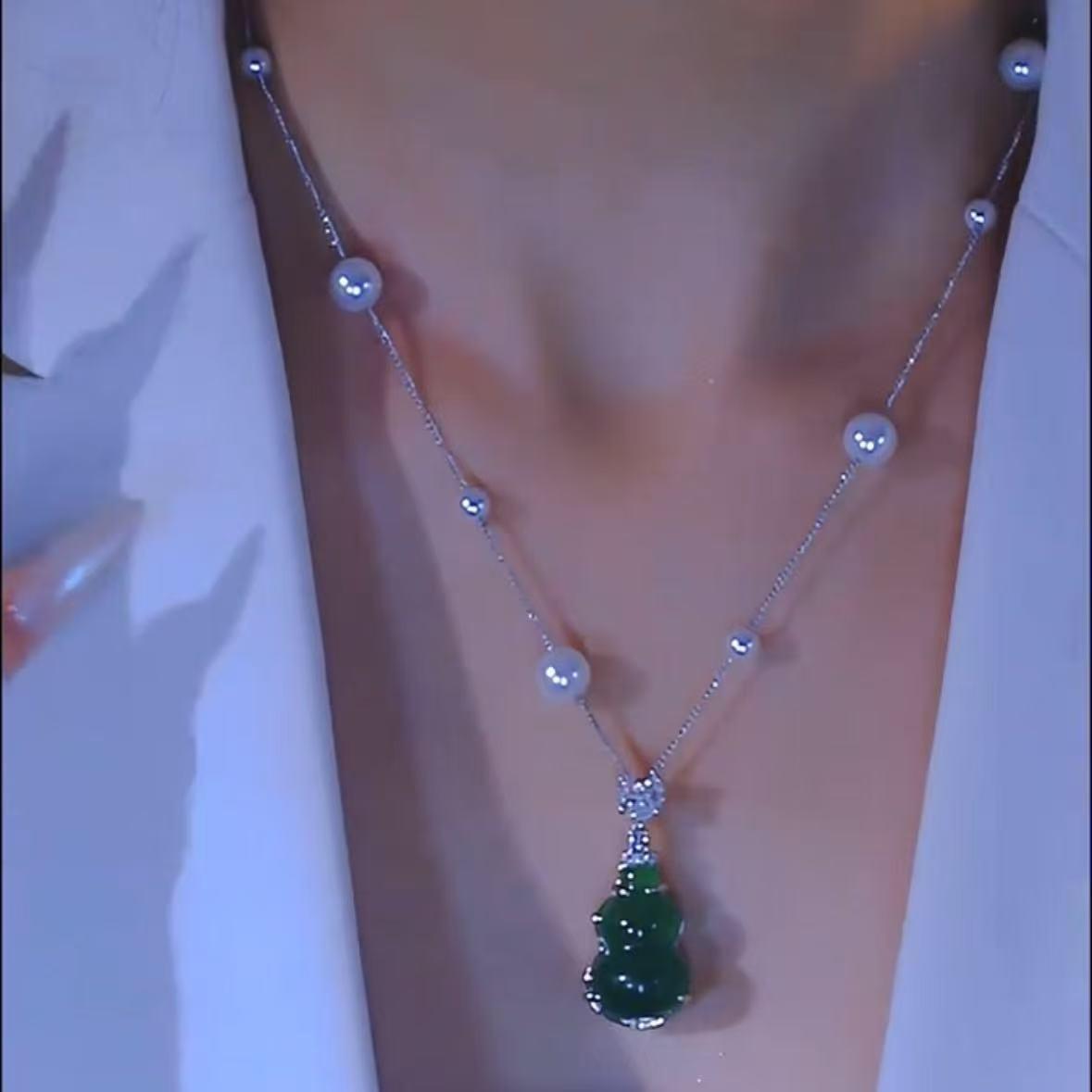 

Женское зеленое ожерелье из титановой стали с подвеской в виде тыквы - Элегантная легкая роскошь, цепочка для ключицы Electroplated