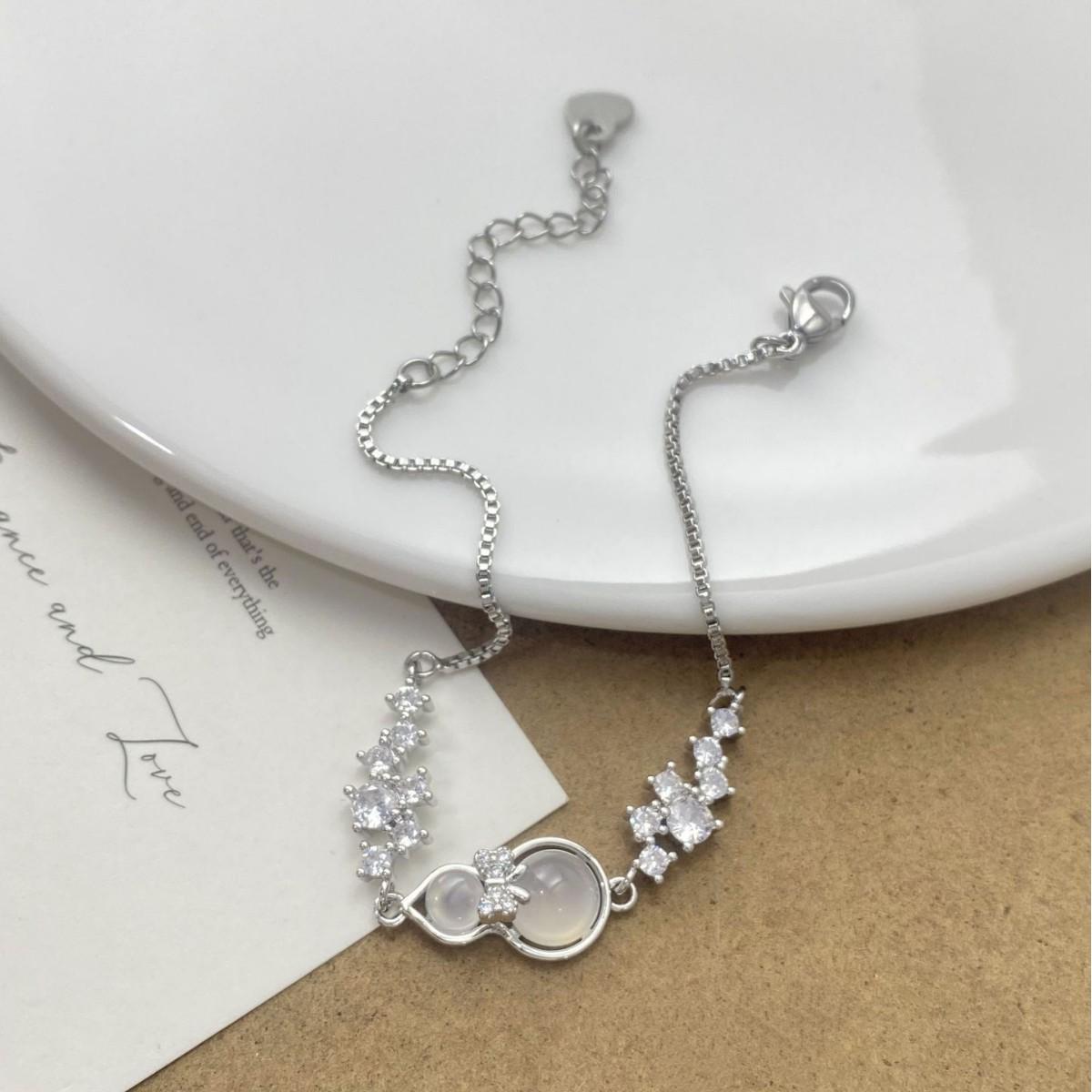 Exquisite Retro Calabash Zircon Bracelet: Elegant, Luxury Design, Versatile High-End Jewelry