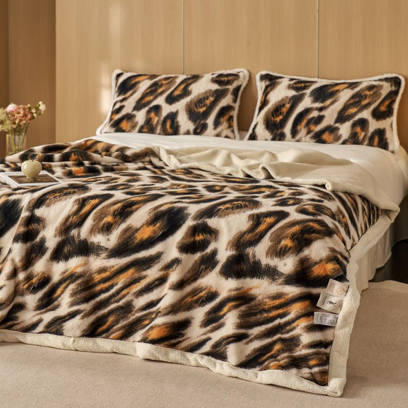 Leopard Print Flannel Throw Blanket Autumn Winter Thicken Warm Plush Blanket for Sofa Bed Queen Size Double Cozy Soft Comforter