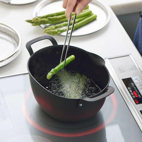 Yoshikawa Aikata Jernfrityrkoker, Oval, Induksjons- og Gasskompatibel, Tsubame-Sanjo, med Praktisk Hellekant, PD3023