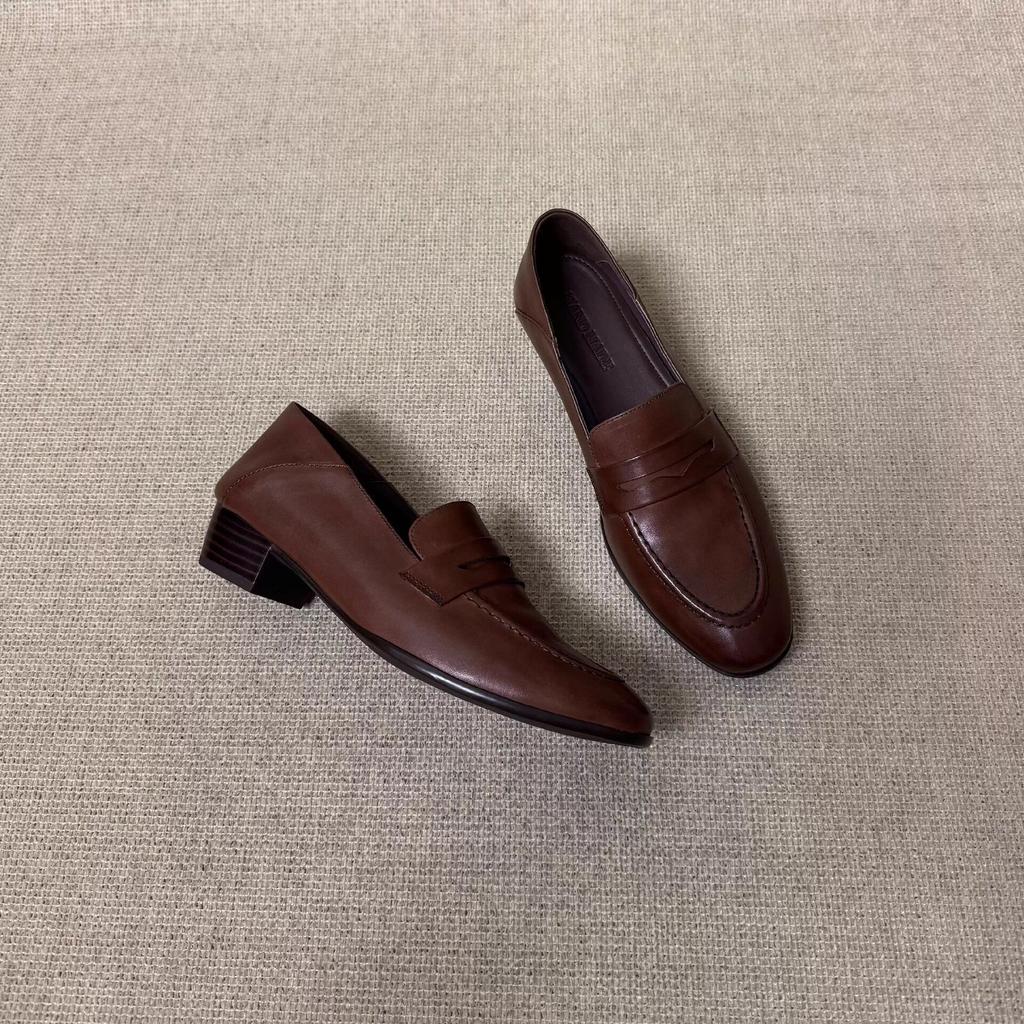 Retro Shoes - Versatile Loafers for Women, with Thick Heels and Rounded Toe Caps.