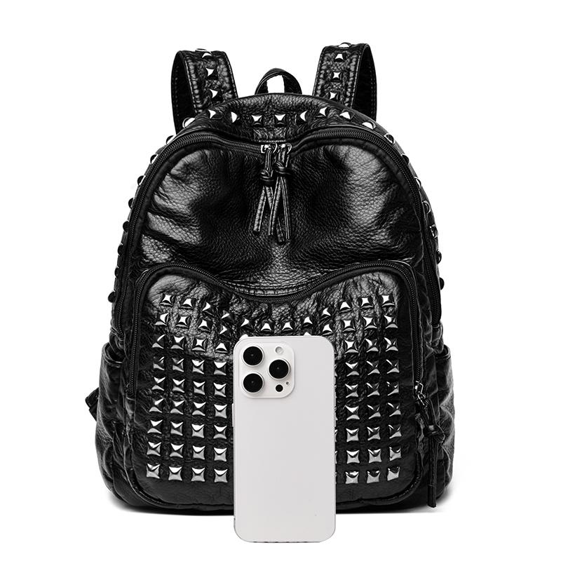 Punk Style Rivet Women'S Backpack 2025 Winter New High Quality Soft Leather Leisure Travel Large Capacity School Bags For Teenage Girls Black Mochila