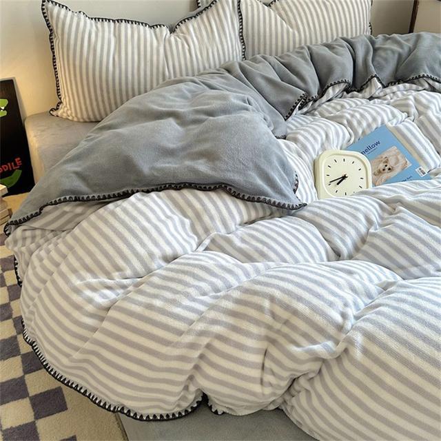 

Зимний комплект постельного белья в стиле инс из молочного бархата, четырехпредметный, утолщенный фланелевый пододеяльник, простыня, трехпредметный комплект из кораллового бархата Twin150x200 4pcs