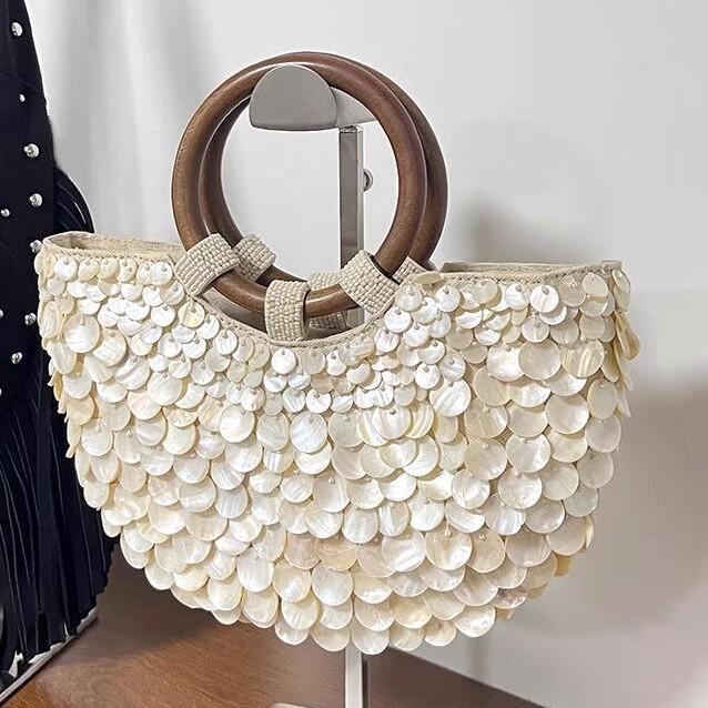 Spring And Summer High-End Pure Handmade Natural Shell Bag Fairy Handheld Girl Bag Niche Bag Personality Trend