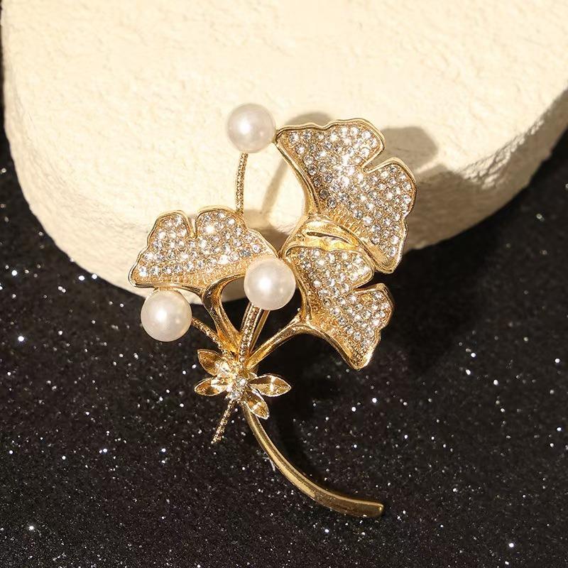 Antiker Charme Neuer Ginkgoblatt Imitationsperle Legierung Brosche Elegant Klassisch Party Luxuriöses Kleid Mode Passende Accessoires