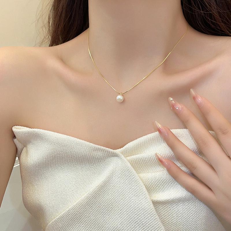 Gold-Plated Pearl Pendant Necklace - Elegant, Versatile, Light Luxury Clavicle Chain