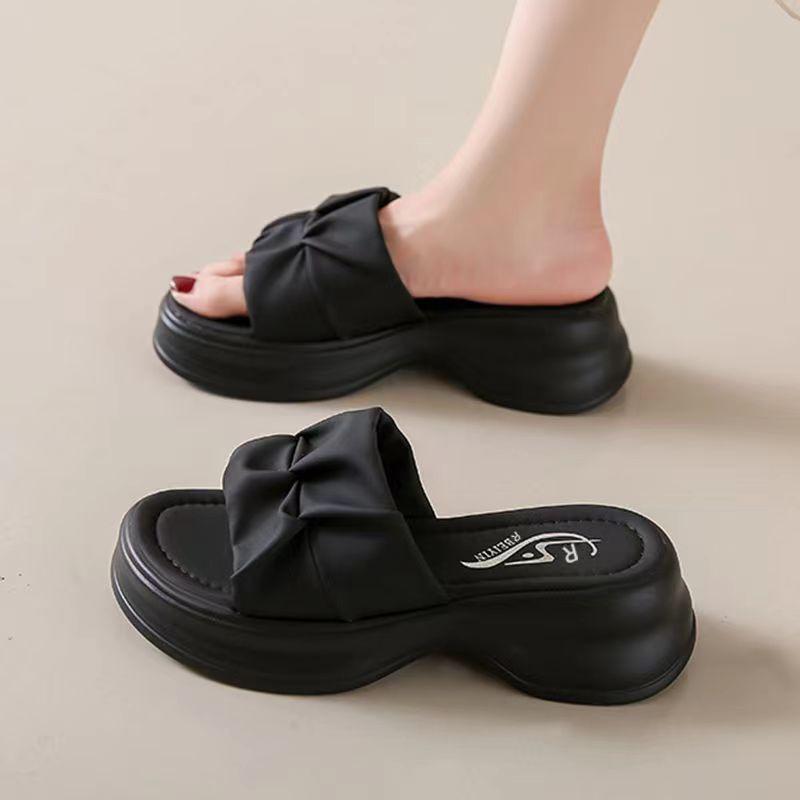 

Классные тапочки женские 2024 новые толстые подошвы усиливающие ветер фея мягкая подошва легкие одно слово сопротивление нескользящие 40 чёрный