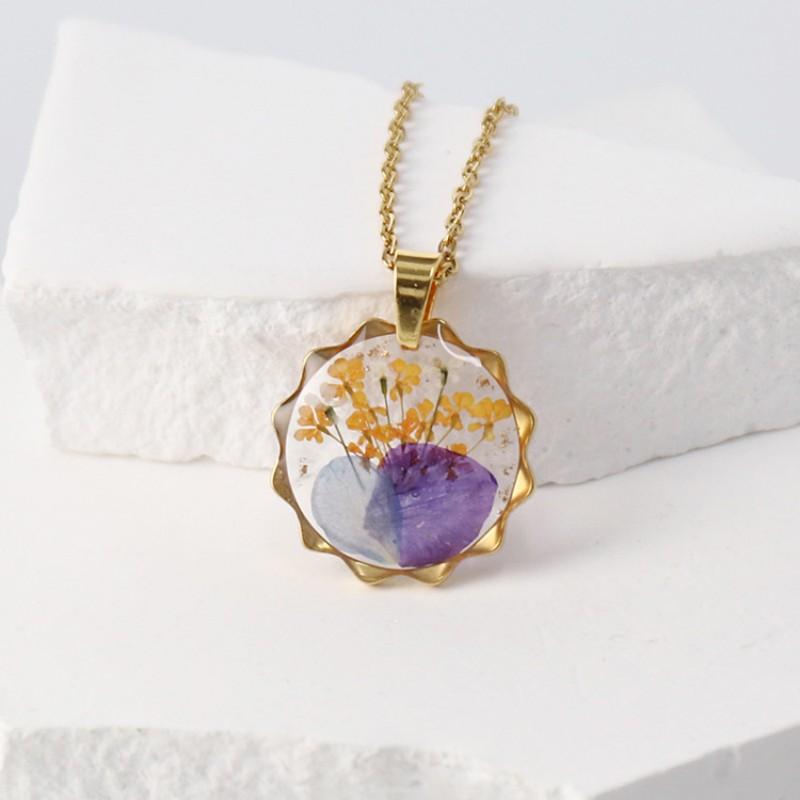 Unique Sun Design Pressed Flower Necklaces Elegant Epoxy Resin Dried Flower Chains Necklace Natural Floral Series Necklace 2025