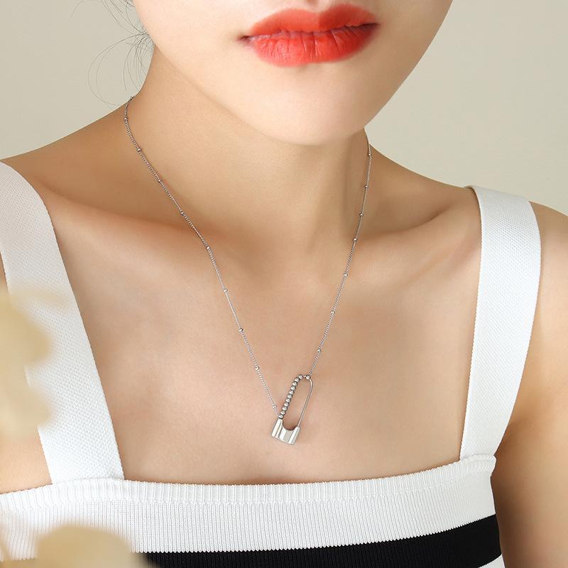Minimalist Style Mixed And Matched Pin Metal Lock Titanium Steel Necklace Women'S Plated 18K Real Gold Pendant Button Head Collarbone Chain P709