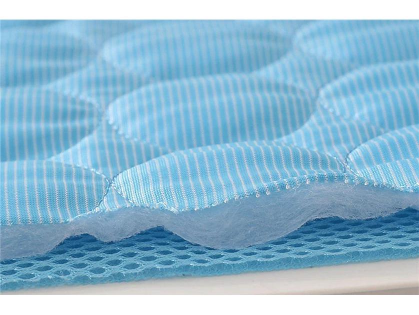 Summer Ice Silk Cooling Mat for Pets - Soft, Comfortable, and Breathable Mat for Cats and Dogs.