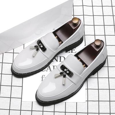Chaussures de luxe pour hommes de style coréen, robe de soirée de mariage, chaussures en cuir verni à enfiler à glands, noir blanc, mocassins respirants pour homme