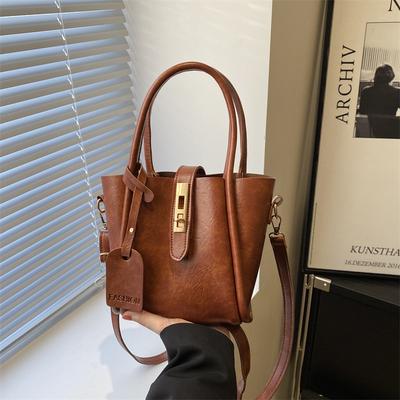 Fashionable Hand-held Bucket Bag for Women's Spring New Niche Design and Fashion Trendy Crossbody Bag