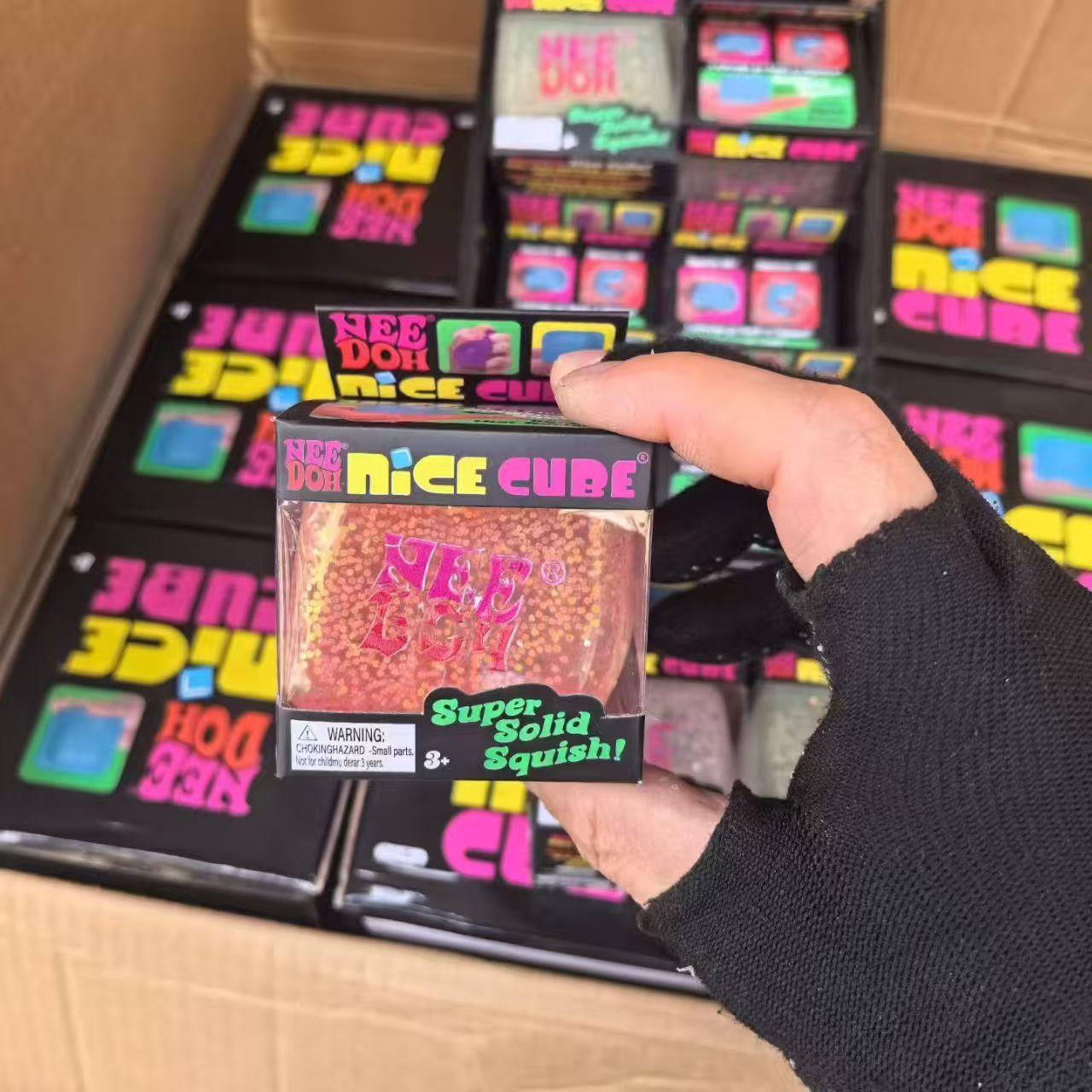Needoh Nice Cube Squishy Stressbal Lichtgevend in het Donker Langzame Terugslag Sensorische Decompressie Glitter Drukverlichting Voor Volwassenen Speelgoed