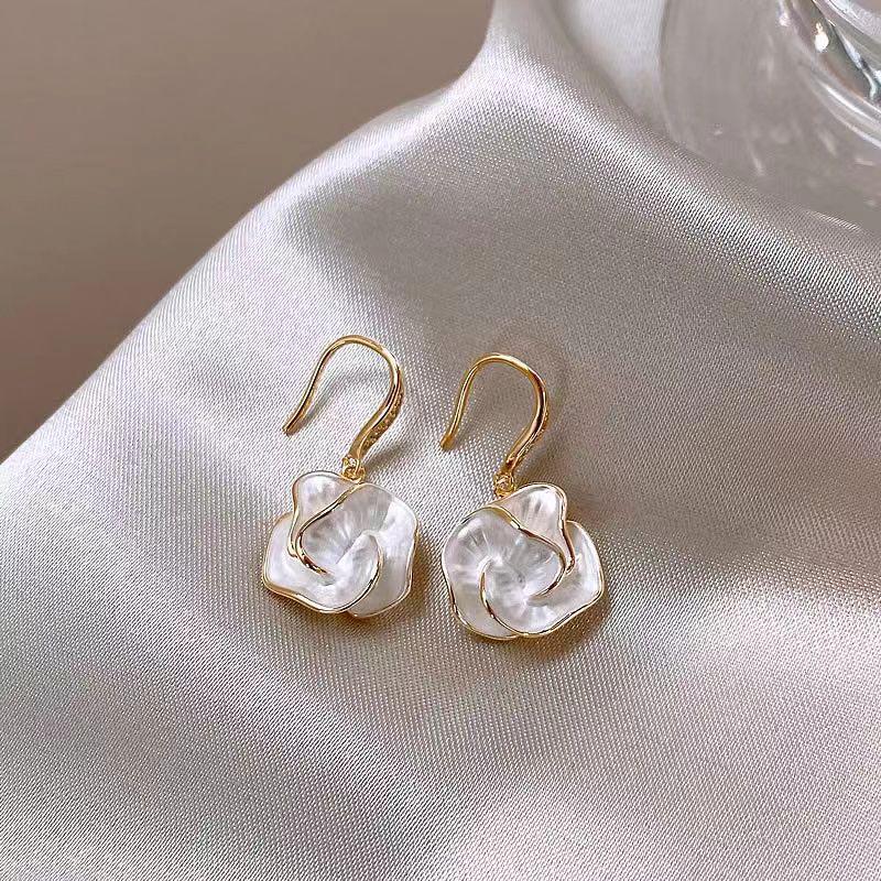 Mingqing Fashion S925 Silver Temperament Stud Earrings