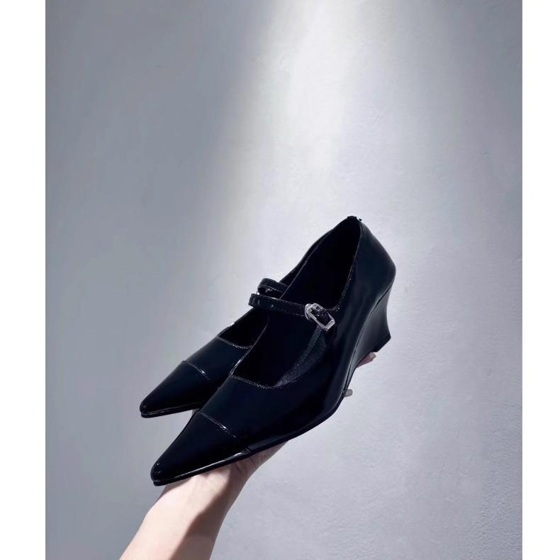 Beautiful temperament small silver high heels women's 2025 new spring special-shaped heel pointed retro wedge heel Mary Jane single shoes
