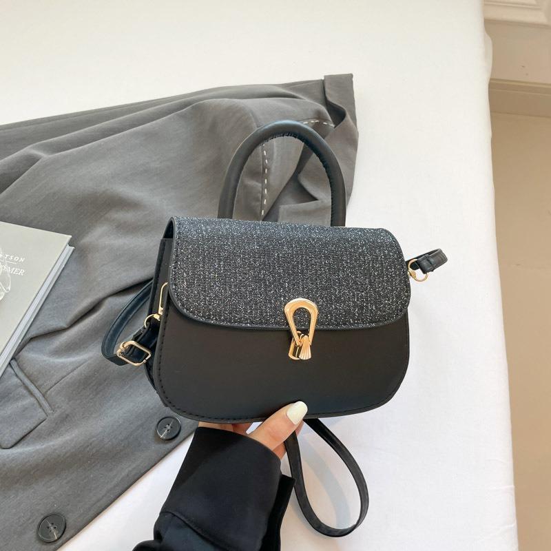 

Trend personality fresh commuting simple women large capacity shoulder crossbody armpit small square bag