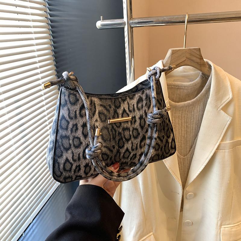 

Chic Vintage Style European Moon Shaped Shoulder Bag In Elegant Black Khaki Brown Colors чёрный