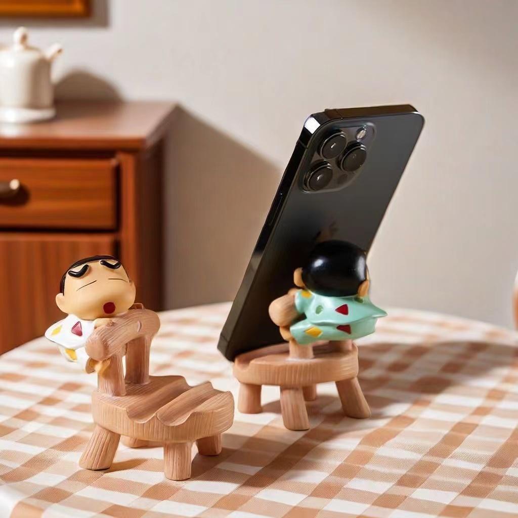 Crayon Shin-chan Suport pentru telefon mobil Ornament mic creativ Suport pentru telefon mobil birou birou păpușă drăguță