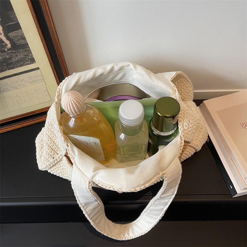 Women's Boho Crochet Round Bag Handwoven Floral Tote Bag Large Capacity Shoulder Bag for Beach Travel Daily Bohemian Style