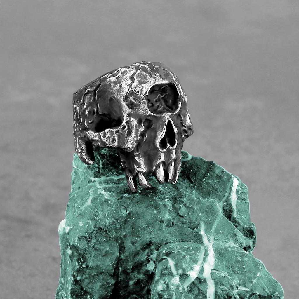 Bague en Métal Cyclope Crâne Antique Rétro pour Hommes Bague en Acier Inoxydable Punk Gothique Rock Hiphop Accessoires Bijoux Faits à la Main Cadeau