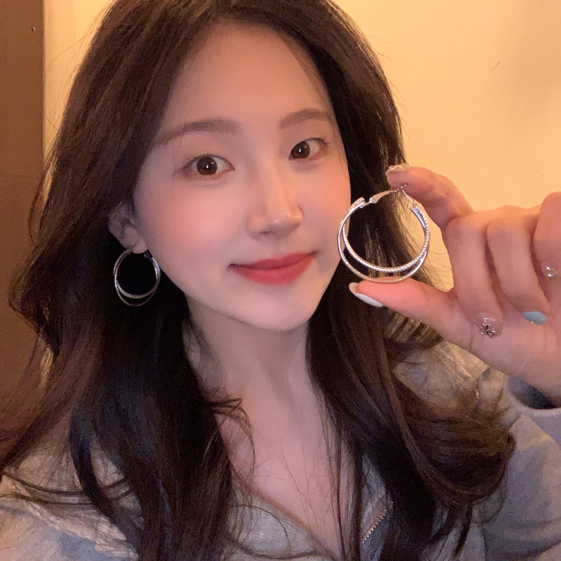 

Элегантные большие серьги-кольца: Роскошный европейский и американский стиль с универсальной простотой 5cm