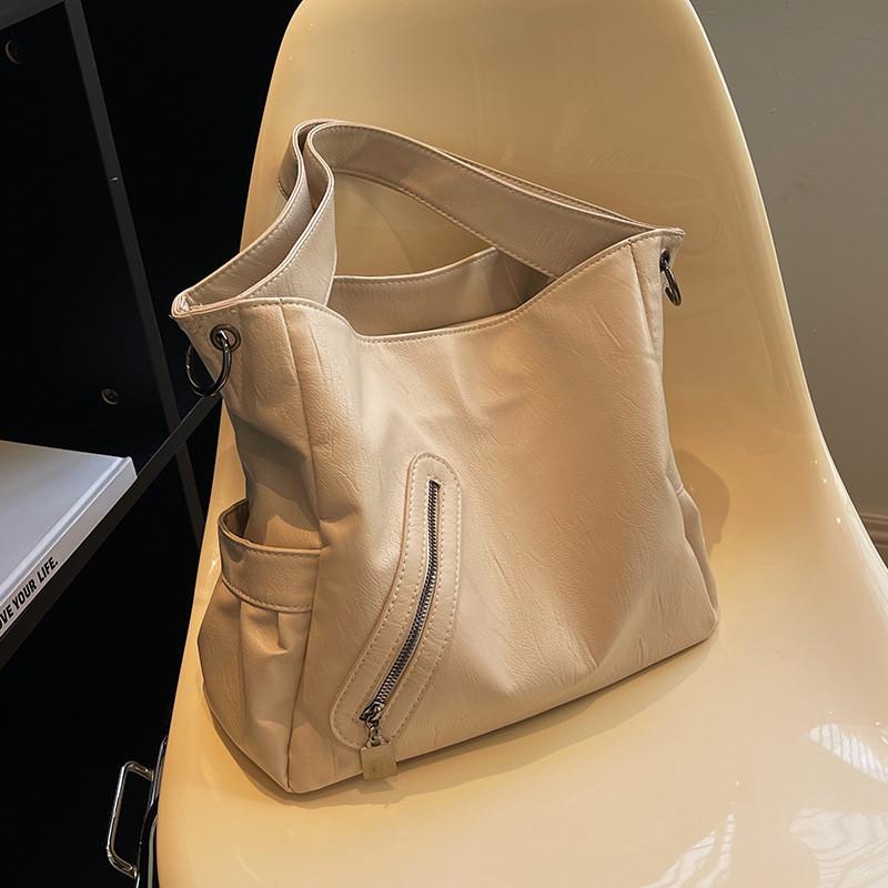 IELGY Fashionable All-Match Texture Commuter Shoulder Messenger Bag Large Capacity